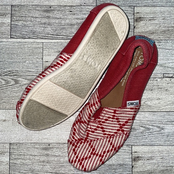 Womens red Tom’s size 5 - Picture 3 of 3